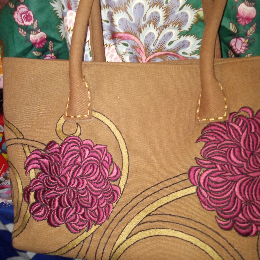 Stunning "Dv" Collection Peonies Embroidered Purse